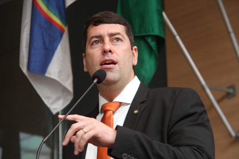 Samuel Salazar é eleito presidente da Câmara Municipal do Recife
